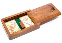 (image for) Second Avenue Card Case & Designer Field of Tulips Congress